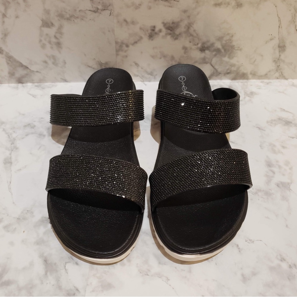 Sole Mates Women’s Sandal Flats Size 7